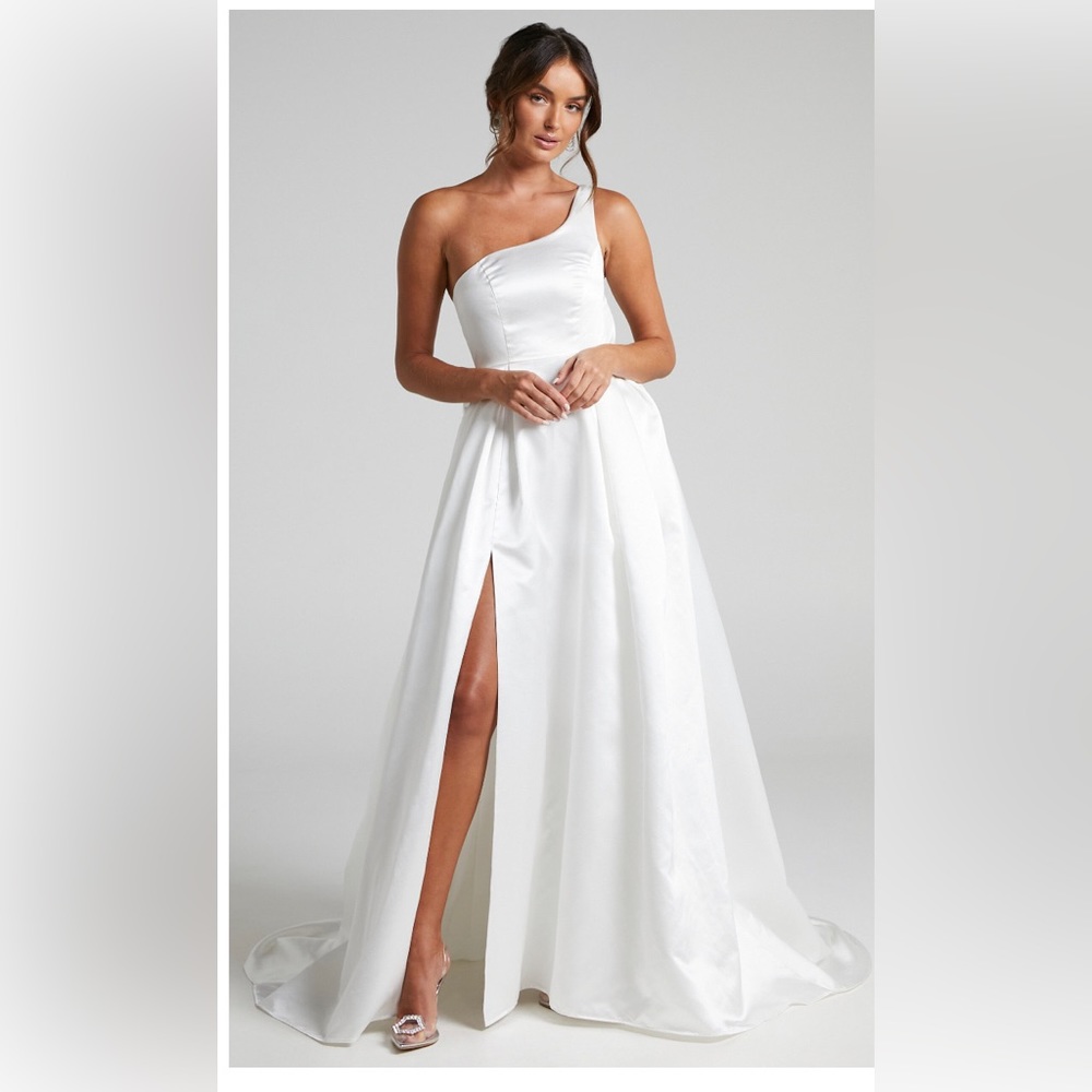ISO SHOWPO DRESS